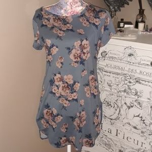 Beautiful Blue Floral Top XL